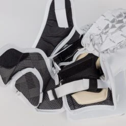 Bauer GSX Intermediate Goalie Catcher S23 -Top Hockey bauer catchers bauer gsx intermediate goalie catcher s23 30445046726722