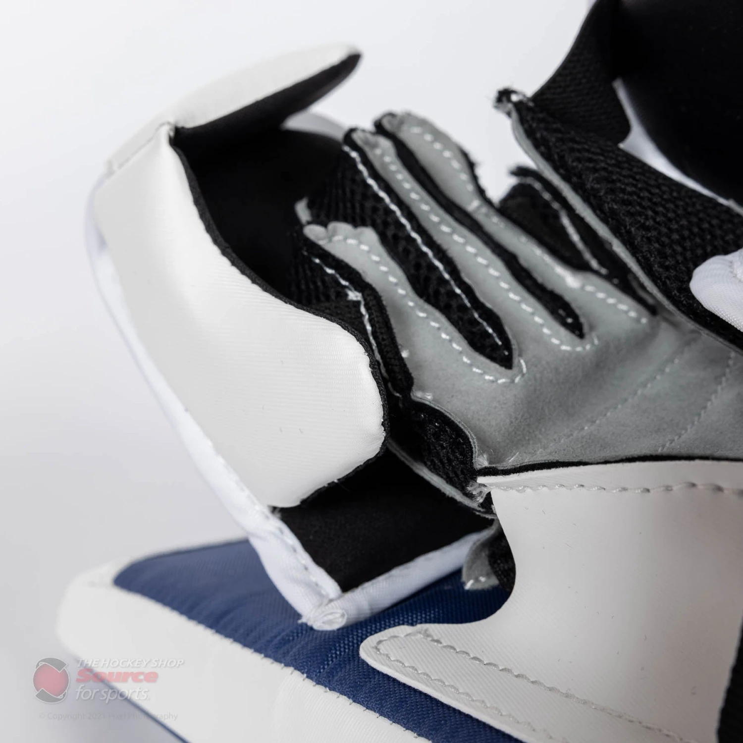 CCM Extreme Flex E5.5 Junior Goalie Blocker 10 CCM Extreme Flex E5.5 Junior Goalie Blocker - Image 10