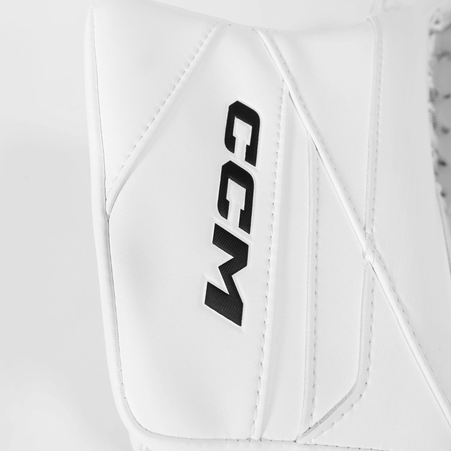 CCM Axis 2.9 Intermediate Goalie Catcher - Source Exclusive 2 CCM Axis 2.9 Intermediate Goalie Catcher - Source Exclusive - Image 2