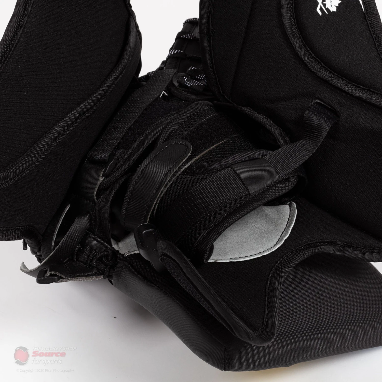 CCM Axis Senior Goalie Catcher 9 CCM Axis Senior Goalie Catcher - Image 9