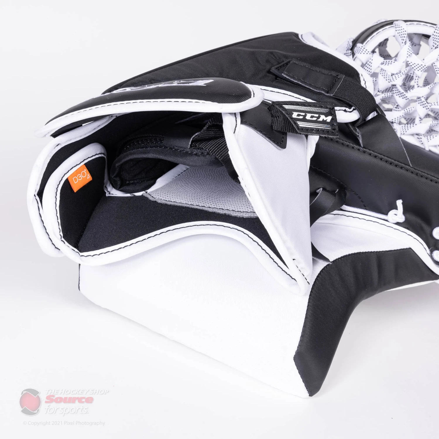 CCM Extreme Flex E5.9 Intermediate Goalie Catcher - Source Exclusive 8 CCM Extreme Flex E5.9 Intermediate Goalie Catcher - Source Exclusive - Image 8