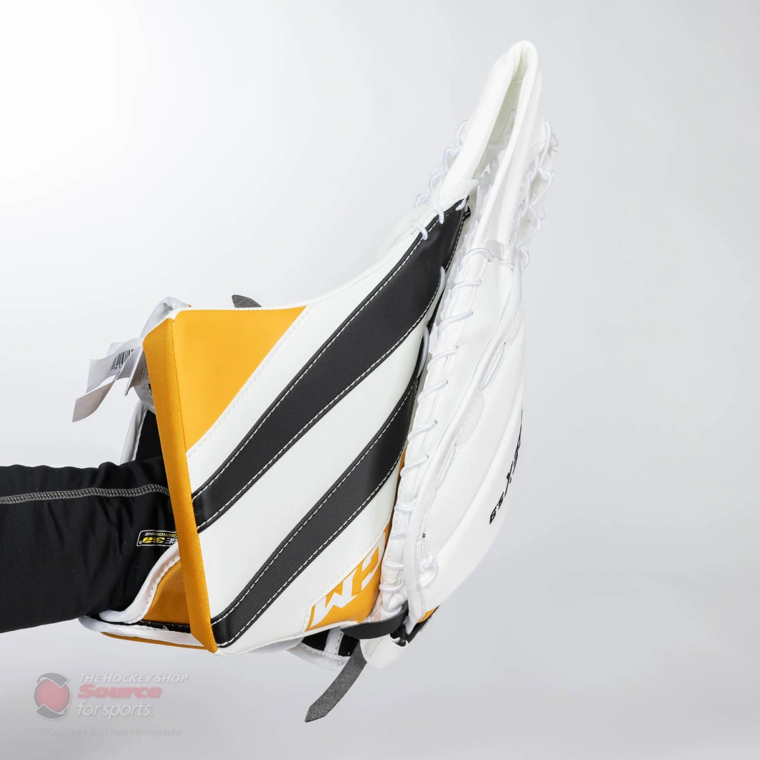 CCM Extreme Flex E5.9 Senior Goalie Catcher 2 CCM Extreme Flex E5.9 Senior Goalie Catcher - Image 2