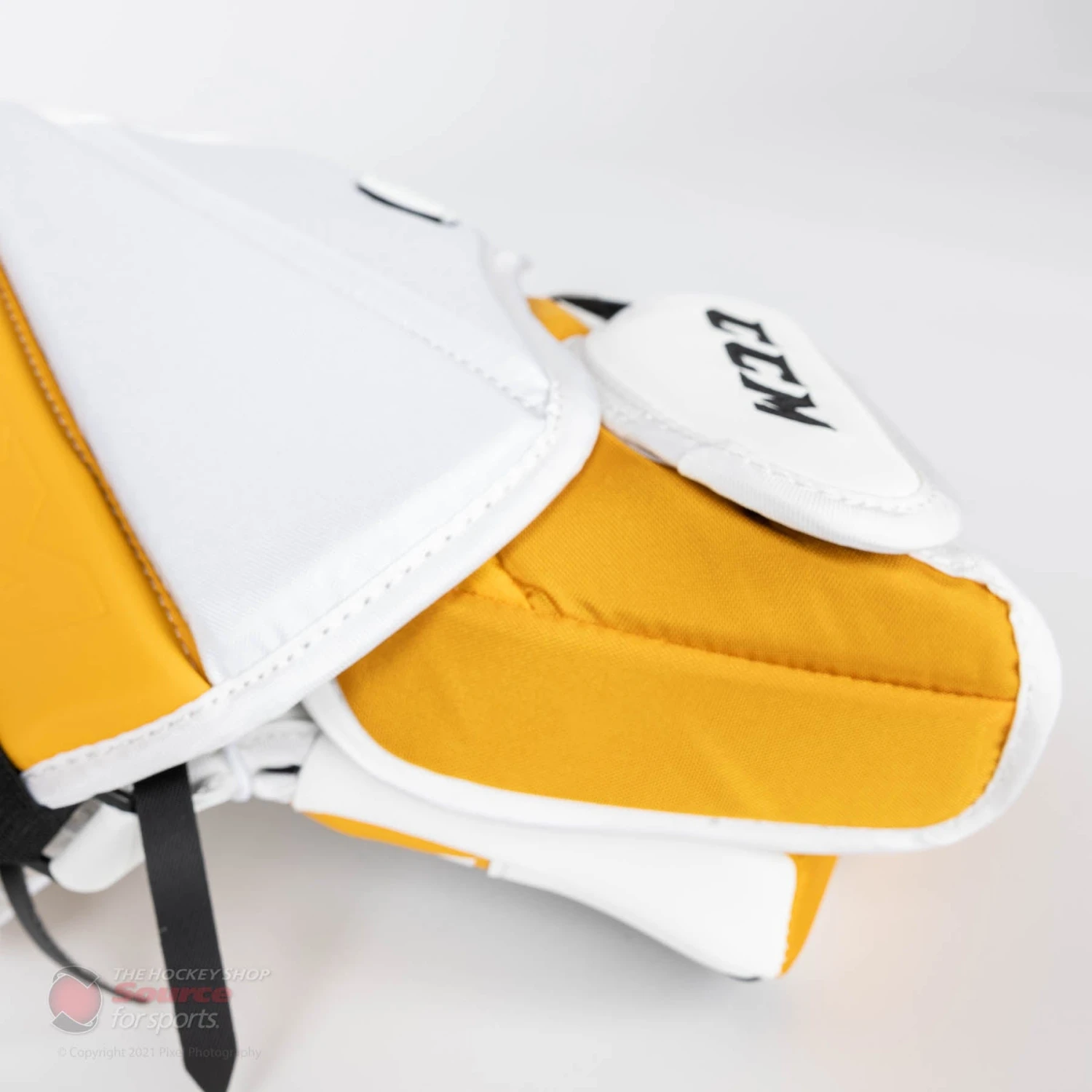 CCM Extreme Flex E5.9 Senior Goalie Catcher 8 CCM Extreme Flex E5.9 Senior Goalie Catcher - Image 8