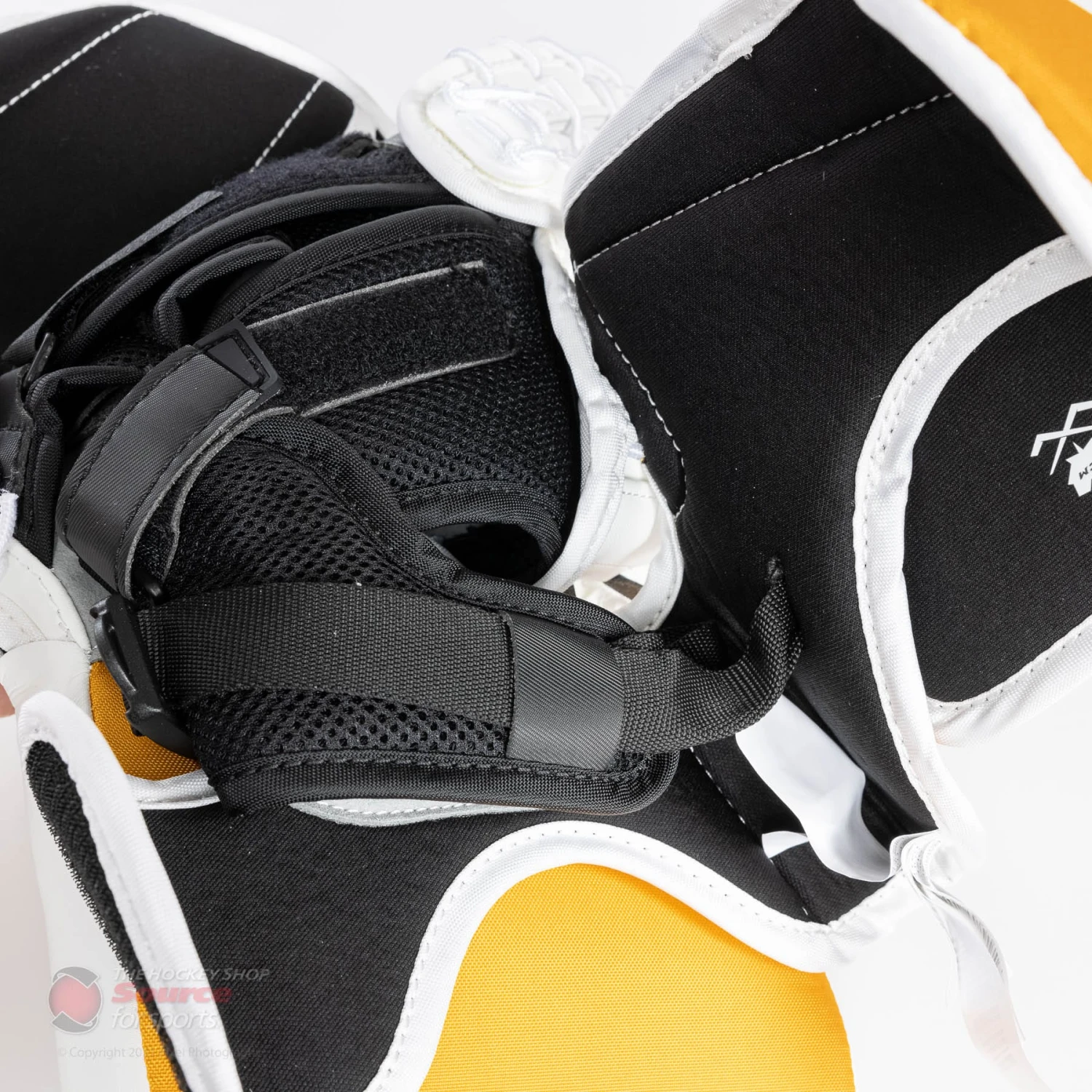 CCM Extreme Flex E5.9 Senior Goalie Catcher 10 CCM Extreme Flex E5.9 Senior Goalie Catcher - Image 10