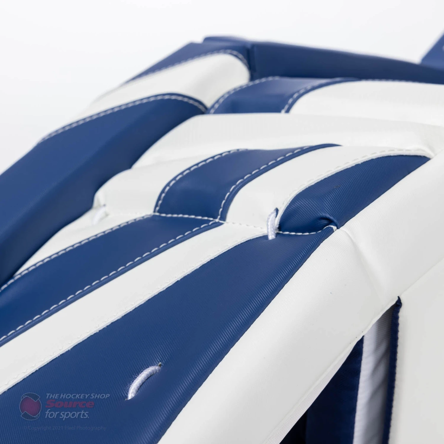 CCM Extreme Flex E5.5 Junior Goalie Leg Pads 3 CCM Extreme Flex E5.5 Junior Goalie Leg Pads - Image 3