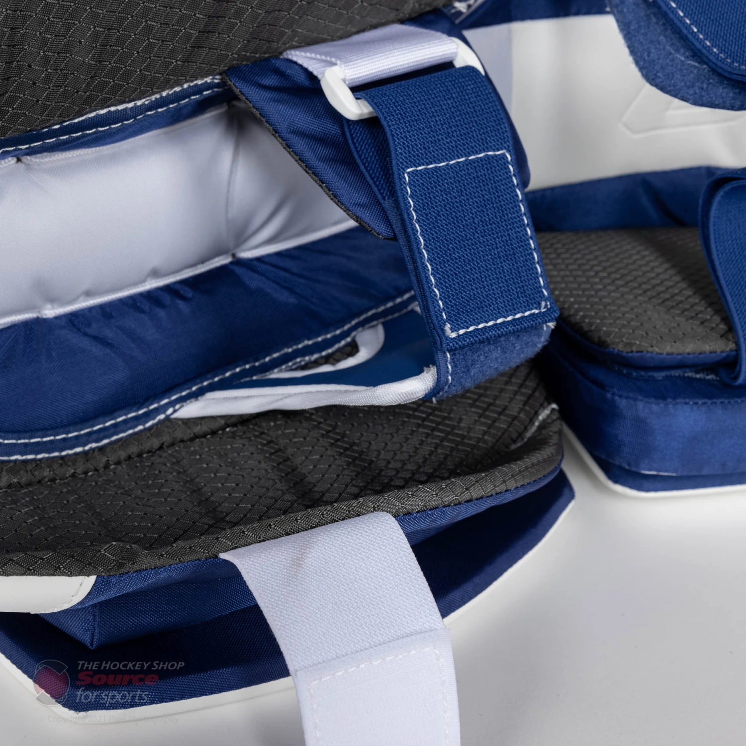 CCM Extreme Flex E5.5 Junior Goalie Leg Pads 15 CCM Extreme Flex E5.5 Junior Goalie Leg Pads - Image 15