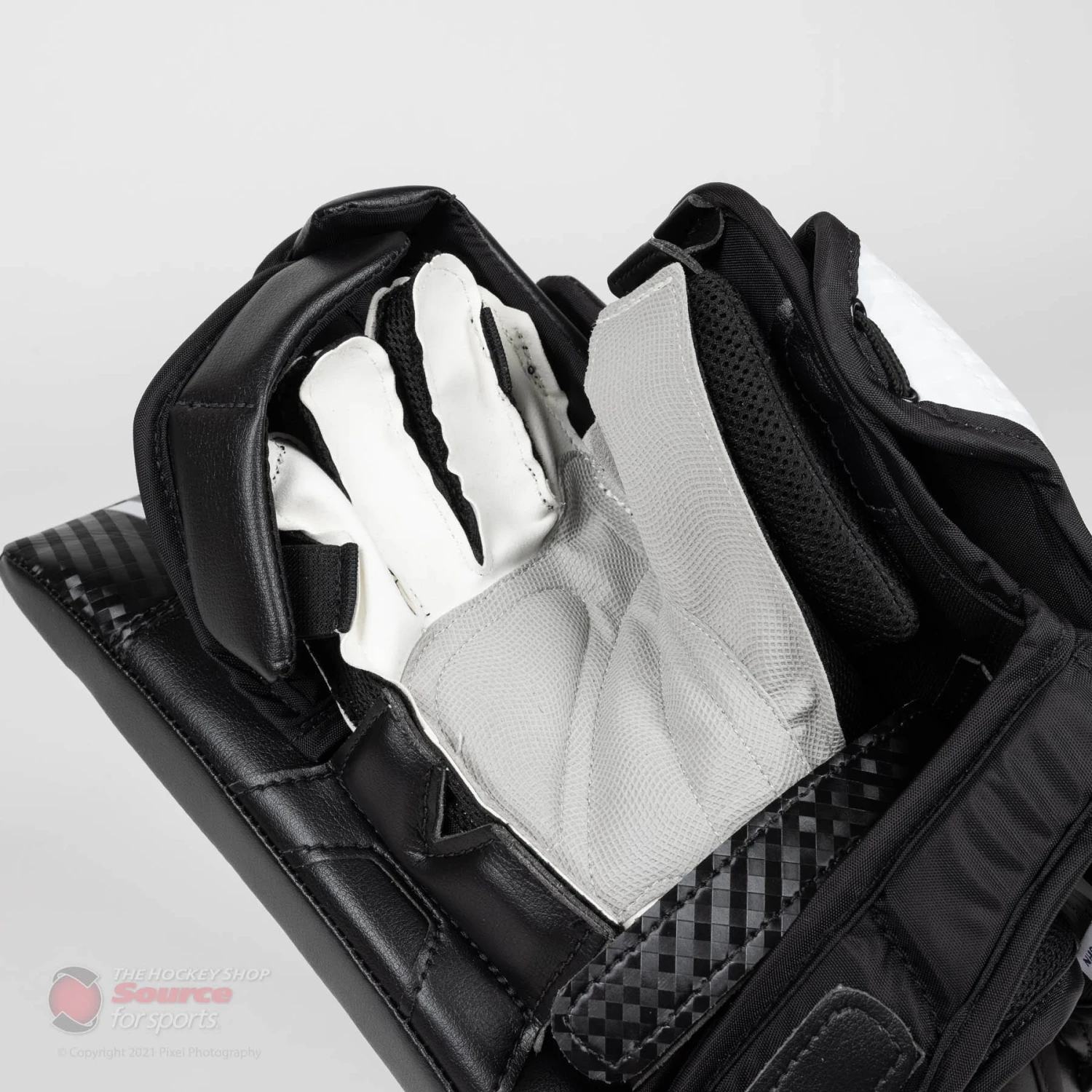 Vaughn Velocity V9 Pro Carbon Senior Goalie Blocker - Swirl Graphic 13 Vaughn Velocity V9 Pro Carbon Senior Goalie Blocker - Swirl Graphic - Image 13