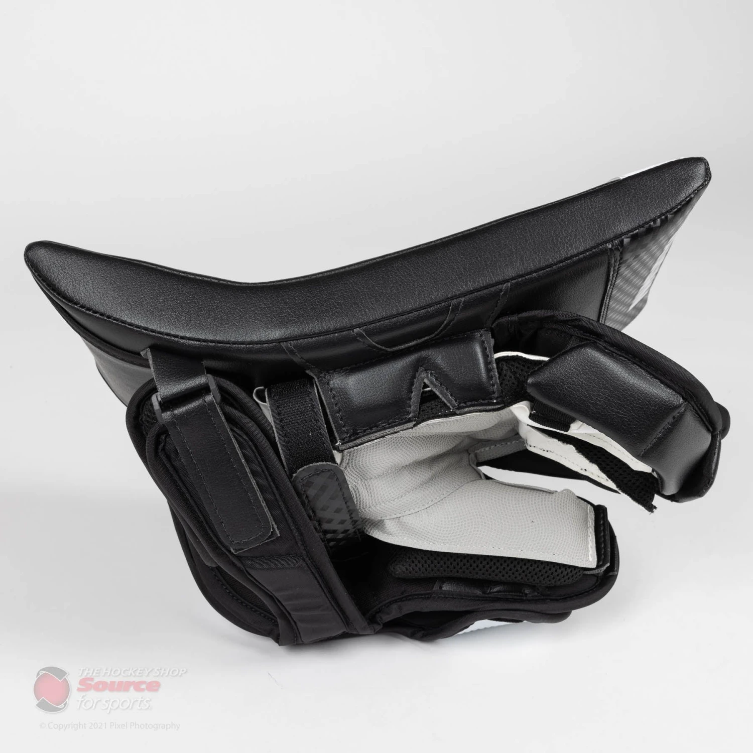 Vaughn Velocity V9 Pro Carbon Senior Goalie Blocker - Swirl Graphic 6 Vaughn Velocity V9 Pro Carbon Senior Goalie Blocker - Swirl Graphic - Image 6