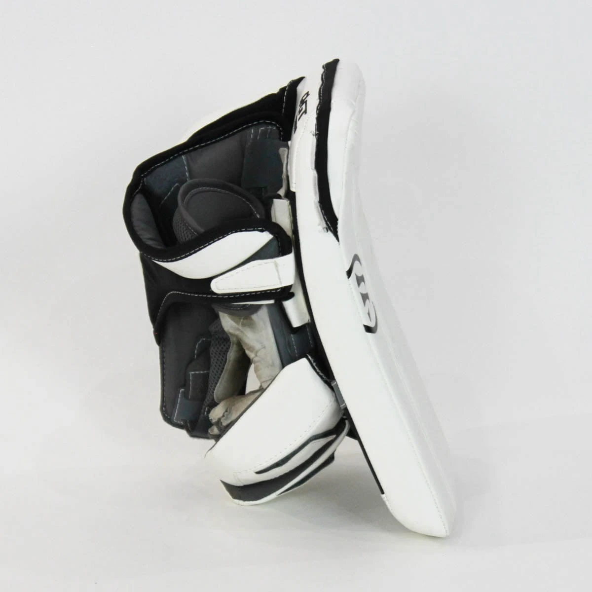 Warrior Ritual GT Intermediate Goalie Blocker - Demo A 4 Warrior Ritual GT Intermediate Goalie Blocker - Demo A - Image 4